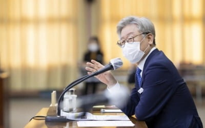 이재명 "정부 3차 재난지원금 불투명…경기도 자체 지원 검토"