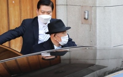 광주로 출발하는 전두환…시위대에 "시끄럽다"며 욕설