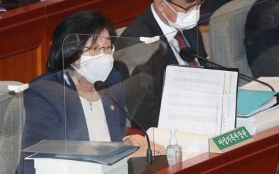 여성부 "보궐선거, 성인지 학습기회"…피해자 "내가 교재냐"