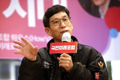 진중권 "與 의원들, 김어준 방송 나가는 걸 성은으로 생각"