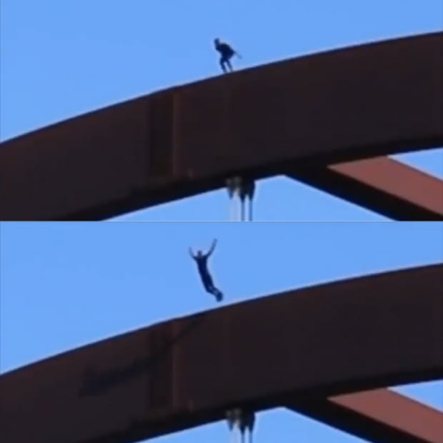 미국의 한 유튜버가 '평범한 삶이 싫다'며 60m 높이 다리 위에서 강으로 뛰어들었다가 두개골 골절상을 입는 어처구니없는 일이 벌어졌다. 사진=유튜브 캡처