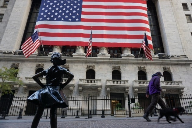 New York Stock Exchange’s sense of increase in US stimulus packages…  Dow 022 closing down