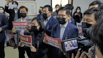 "사실상 文 하명 입법"…공수처법 두고 野 밤샘 농성 돌입