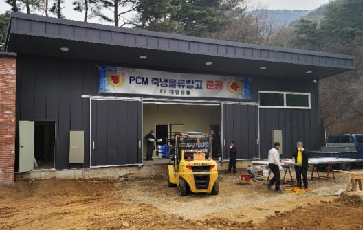 상변화물질(PCM)을 활용한 축냉시스템이 적용된 국내 첫 물류창고가 원주시 흥업면에 세워졌다.  /이에스티 제공