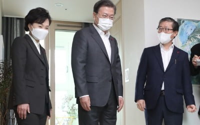 문 대통령, 동탄 공공임대주택 방문…김현미·변창흠 수행