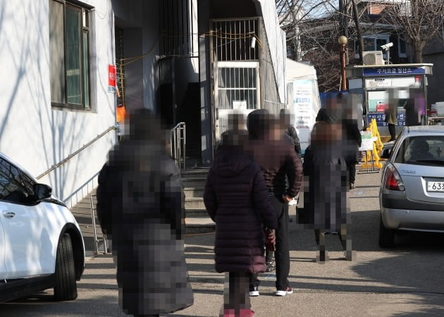 꺾이지 않는 코로나 확산세 [사진=연합뉴스]