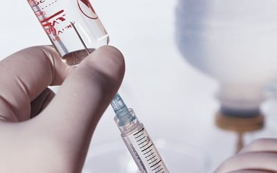 페루, 中 시노팜 백신 임상 일시중단…"참가자 팔 마비"