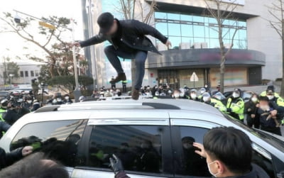 조두순 '호송차' 파손 유튜버…구속 영장 기각