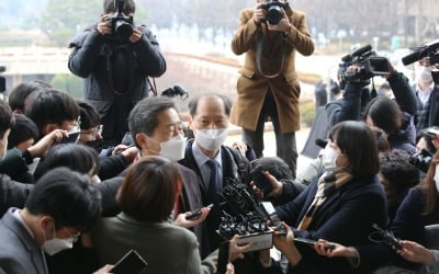윤석열 징계 여부·수위 막판 진통…16시간째 격렬 논의