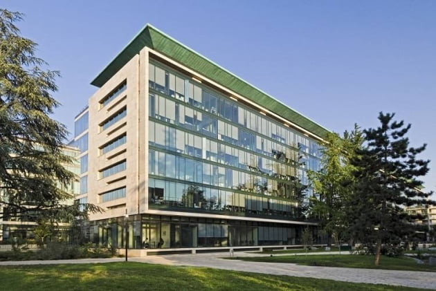 마스턴 프리미어 1호 리츠가 투자하는 프랑스 뇌이쉬르센시에 있는 크리스털 파크 빌딩