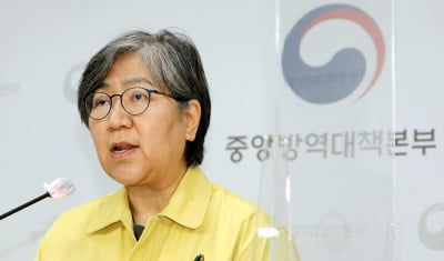 정은경 "코로나 확산세 꺾이지 않아…3단계 격상 검토 중"