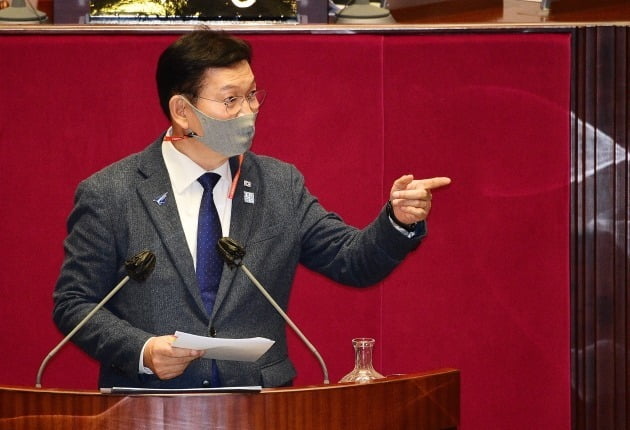 송영길 더불어민주당 의원이 지난 14일 국회 본회의에서 대북전단금지법에 대한 무제한토론을 하고 있는 모습. 뉴스1