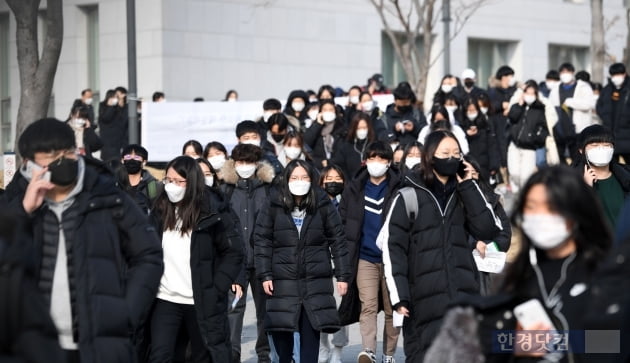 [포토] 논술 끝 이제 집으로