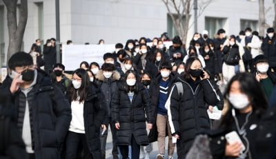 [포토] 논술 끝 이제 집으로