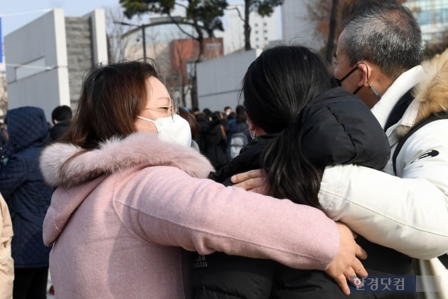 [포토] 연세대 2021학년도 논술고사, 우리 딸 수고했어