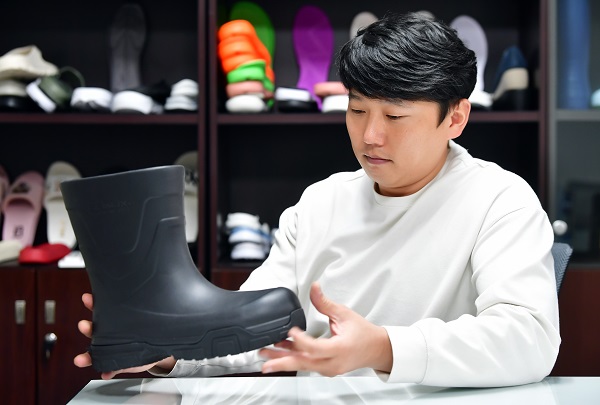 [부산디자인진흥원] “한국의 신발 기술은 해외도 눈독 들이는 고급 기술이죠”