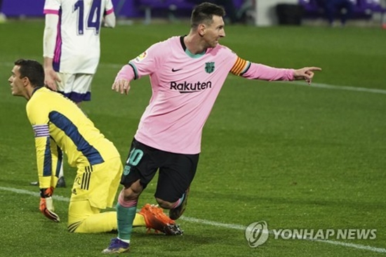 리오넬 메시, &#39;축구황제&#39; 펠레 넘고 단일 클럽 최다골 주인공