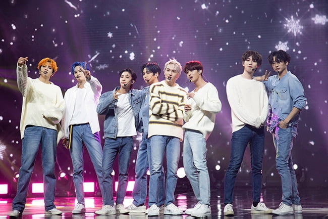 펜타곤, 첫 온라인 콘서트 `WE L:VE` 성료…"시간이 지나도 떠오를 오늘, 앞으로도 함께 걸어가자"