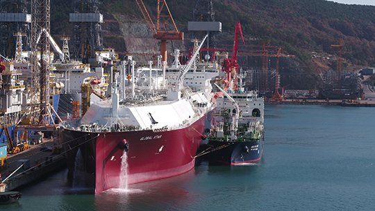 대우조선해양, 세계 최초 ‘선박 대 선박 LNG 선적 작업’