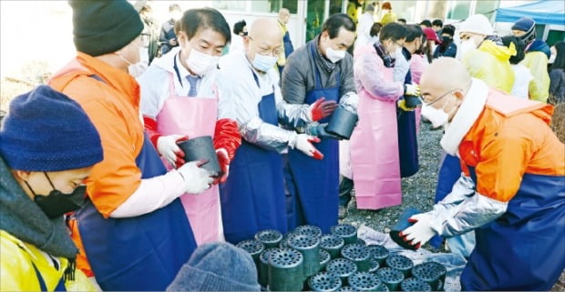 [포토] 사랑의 연탄나눔