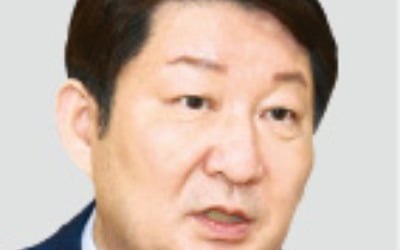 권영진 대구시장 "K방역 위기…수도권 거리두기 3단계로 올려야"