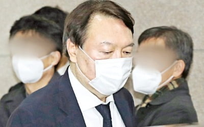 7명 중 4명, 간신히 꾸린 '윤석열 총장 징계위'…증인신문도 못했다