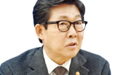 조명래 환경부 장관 "새로운 수도권 쓰레기 매립지 조만간 공모"