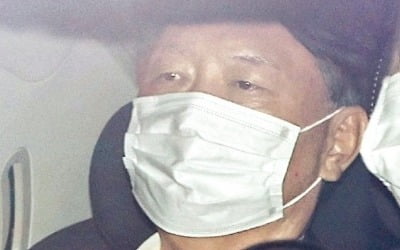 문 대통령 "법원 '윤석열 복귀' 결정 존중…국민께 사과"