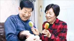 36년간 영유아 119명 키운 전옥례씨 'LG 의인상'