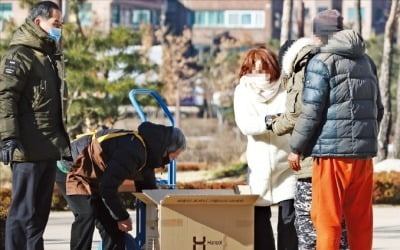 빈곤층, 올해만 28만명 늘었는데…현금 뿌리기 '땜질 처방'만