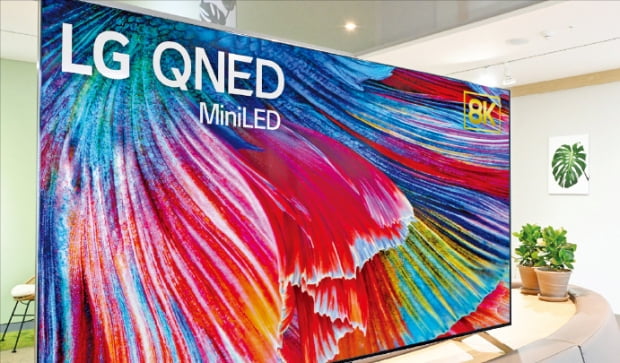 LG전자는 29일 미니LED를 광원으로 사용하는 ‘LG QNED-Mini LED’ TV를 공개했다.  LG전자 제공
 