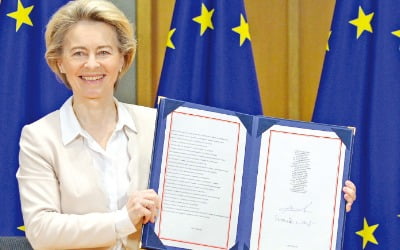 [포토] 브렉시트 이후 EU·영국 무역협정 서명 