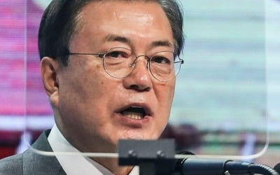 문대통령, 홍남기에 '변창흠 부동산 공급안' 기재부 협의 당부