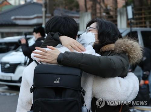 수험생 49만명 '코로나 수능' 시작…확진·접촉감독관 19명 교체(종합)