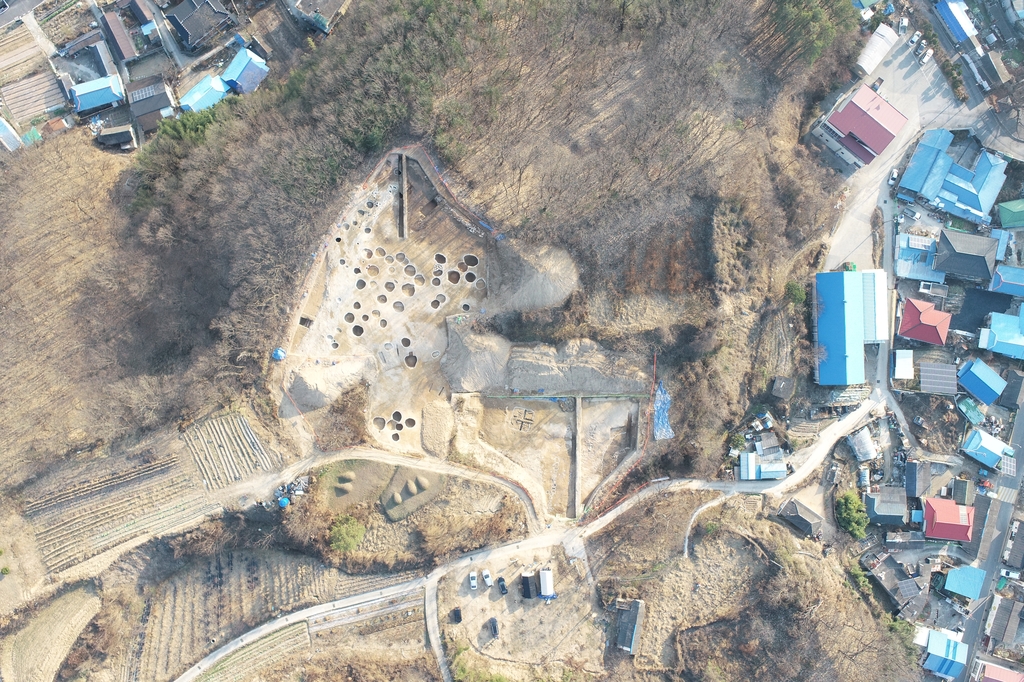 "토기는 신라, 저장고는 백제"…유물 혼재된 옥천 이성산성