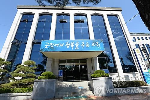 "절차상 문제"…거창군의회, 국제연극제 상표권 이전 제동