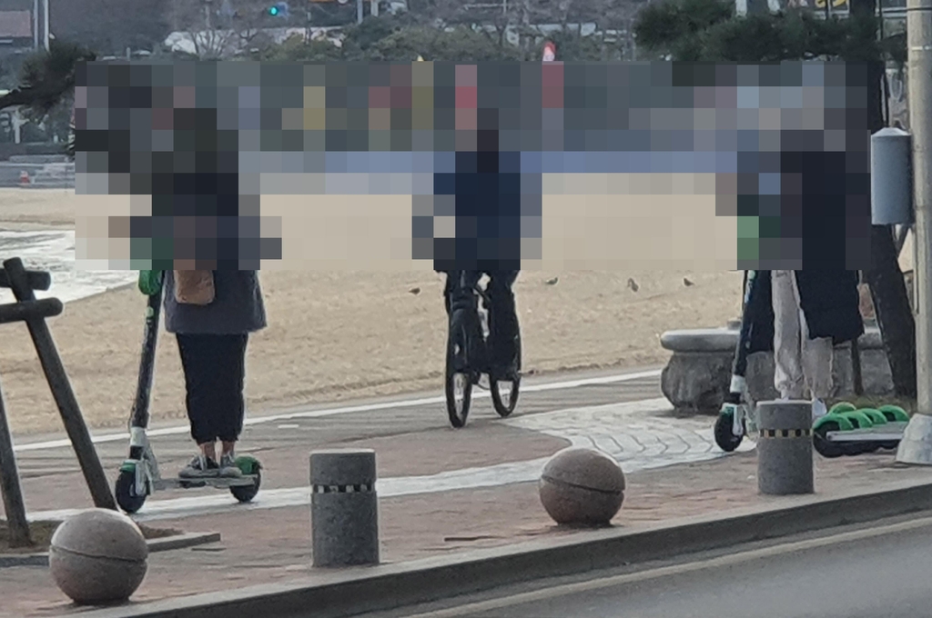 [르포] 전동 킥보드 규제 완화 첫날…"오락가락 처방에 더 헷갈려요"