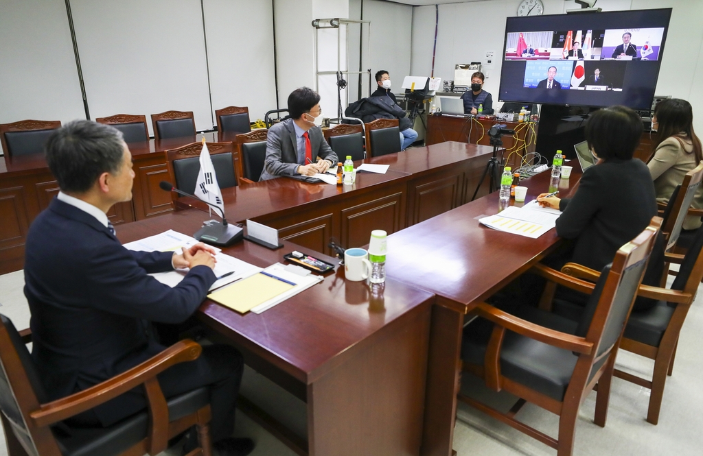 한중일 보건장관, 코로나19 대응·백신 공정보급 위해 협력