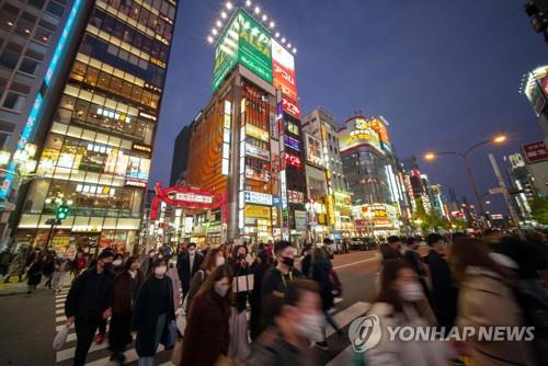 日 최근 일주일 신규확진 1만7000여명…굼뜬 대응에 여론 악화