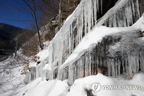 "추위에 애쓰는 여러분이 영웅…방역수칙 지키는 것으로 동참"