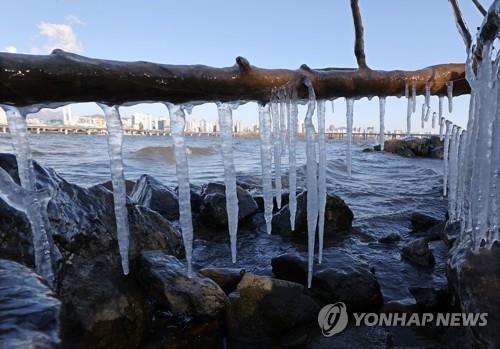 충북 강추위 지속…제천 아침 영하 17.4도