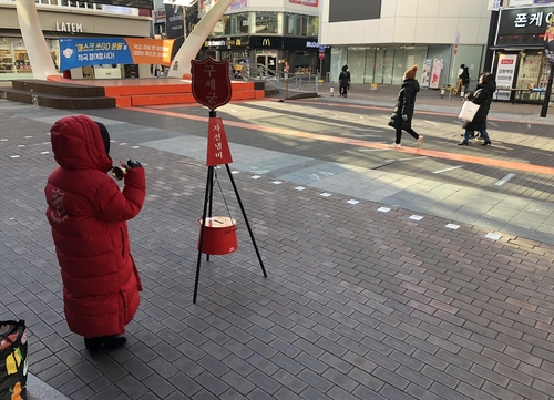 캐럴 사라진 대구 중심가…임대·할인 광고만 가득