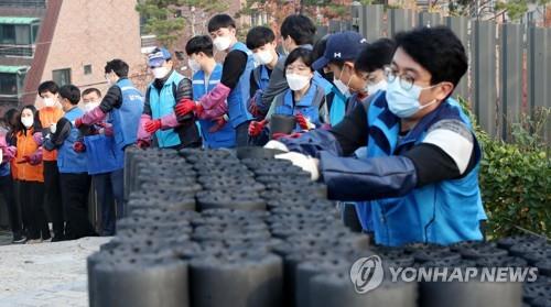 겨울 추위 녹이던 기부, 코로나로 올해는 '꽁꽁'