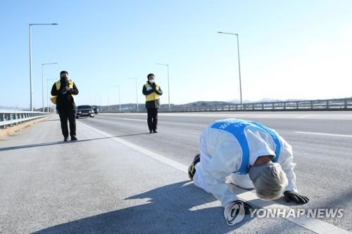 '개성공단 재개 선언 촉구' 민간 주도 협력기구 내달 출범