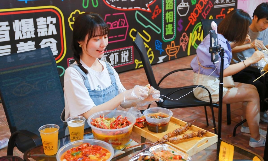 중국 '음식 낭비 막자' 먹방 콘텐츠 금지 추진