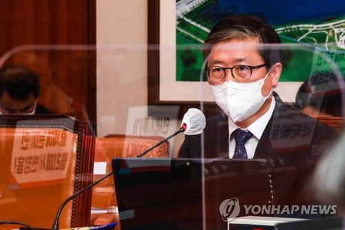 변창흠 "투자수요 관리하며 충분한 주택 물량 공급할 것"(종합)