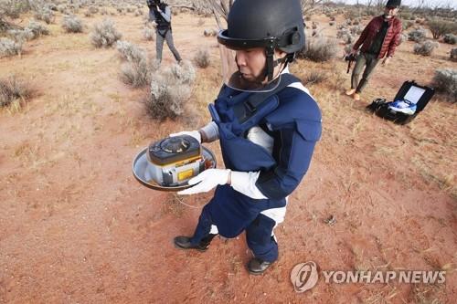 소행성 '류구' 인공웅덩이 채취 시료 최대 1㎝ 크기에 단단