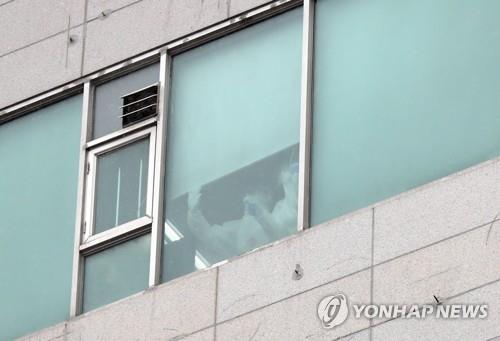 '39명 사망' 부천 요양병원 의사 "환자에 포기말라 부탁할 뿐"