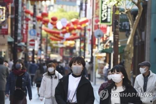 日 코로나19 확진자 일주일만에 1만5천명 이상 증가…역대 최다