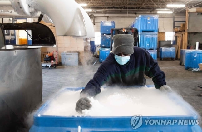 코로나 백신 계약 끝나자마자…통일부 "북한에 지원, 당국과 협의 전"